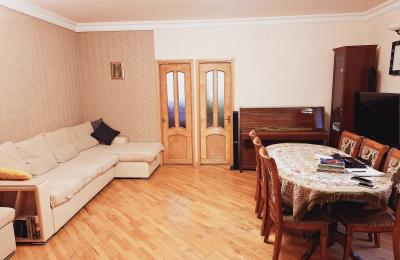 In Arabkir,  a 3-4 room apartment is for sale