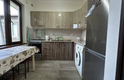 Այնթափում ,7-րդ փողոցի վրա վաճառվում է,2 հարկանի սեփական տուն