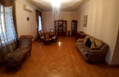 Կենտրոնում՝ Տիգրան մեծի վրա,վաճառվում է 3 սենյականոց բնակարան