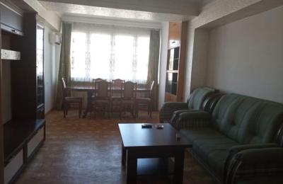 Փոքր կենտրոնում, Ամիրյան փողոցի   վրա Շտապ  վաճառվում է 2 սենյականոց բնակարան