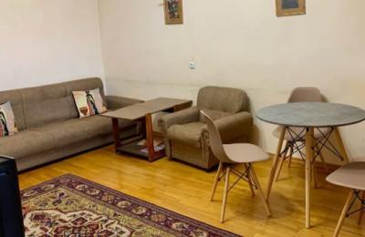 Կենտրոնում Երվանդ Քոչար փողոցի  վրա վաճառվում է 2 սենյականոց բնակարան