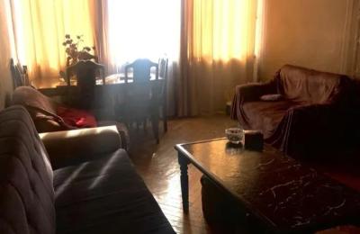 В Арабкире, на улице Виктора Амбарцумяна, продается 3-комнатная квартира